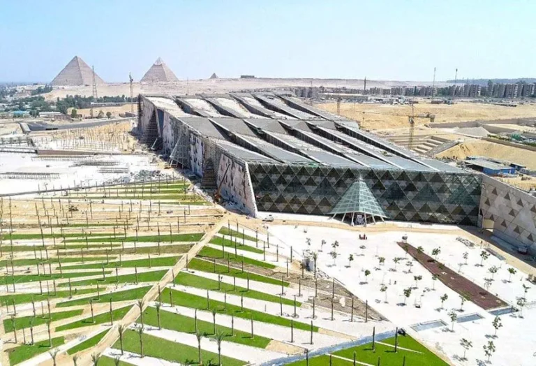 Gro&szlig;es-&Auml;gyptisches-Museum-von-Hurghada-Eiman-Tours-Agency (1)