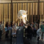 grand-egyptian-museum-tutanchamun-goldmaske-nahaufnahme &ndash; Grand Egyptian Museum Tutanchamun: Der komplette Guide 2026