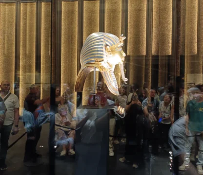 grand-egyptian-museum-tutanchamun-goldmaske-nahaufnahme &ndash; Grand Egyptian Museum Tutanchamun: Der komplette Guide 2026