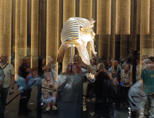 grand-egyptian-museum-tutanchamun-goldmaske-nahaufnahme &ndash; Grand Egyptian Museum Tutanchamun: Der komplette Guide 2026