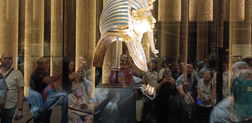 grand-egyptian-museum-tutanchamun-goldmaske-nahaufnahme &ndash; Grand Egyptian Museum Tutanchamun: Der komplette Guide 2026