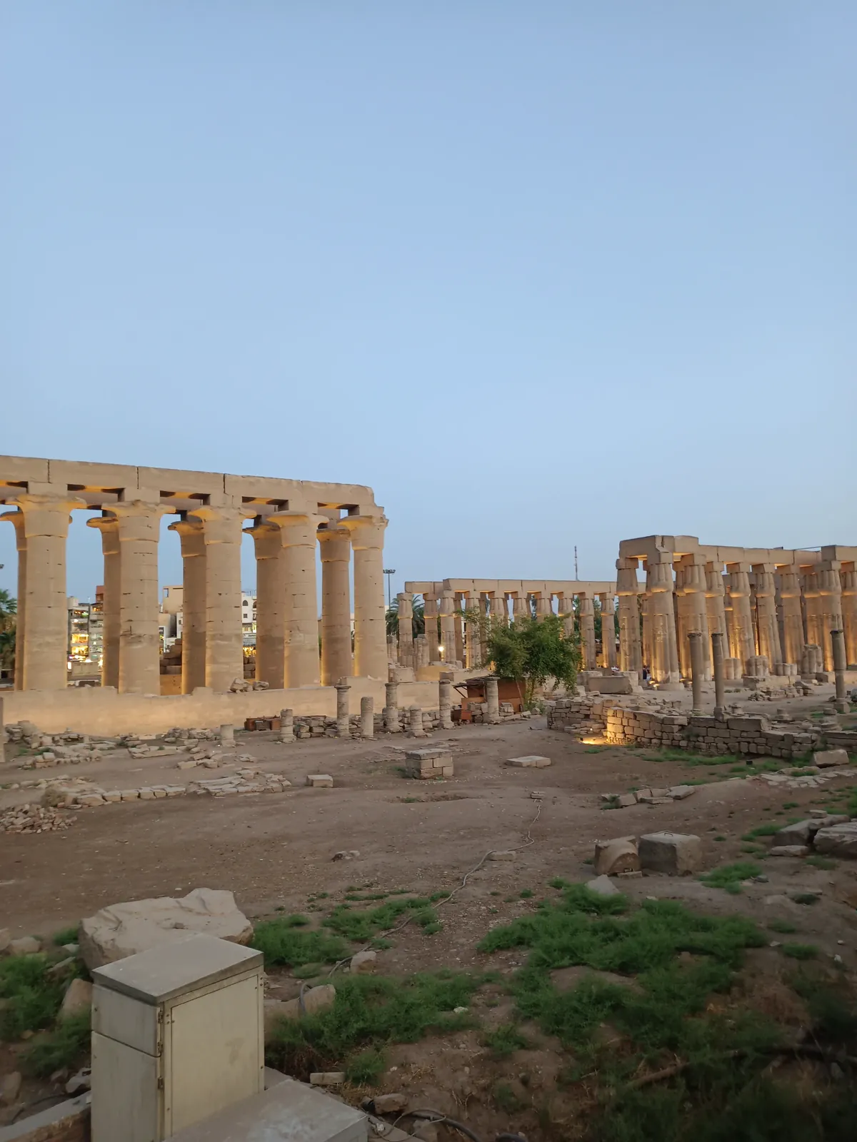 Luxor-Tempel beleuchtet in der Abendd&auml;mmerung